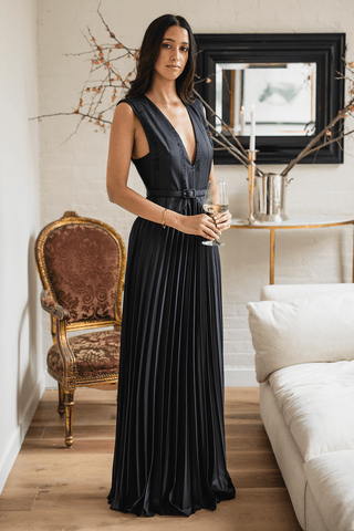 The Jaelyn | Black Pleated Gown